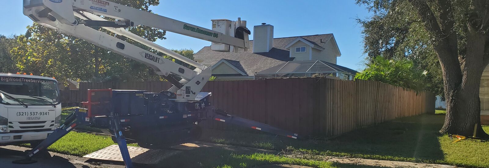 crane in front of Melbourne, Florida home before tree removal
